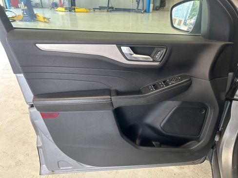 Used 2021 Ford Escape SE w/ Cold Weather Package image 15