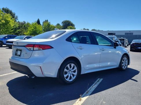 Used 2025 Toyota Corolla LE FWD image 4