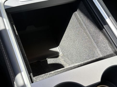 Used 2024 Tesla Model Y 2WD image 25