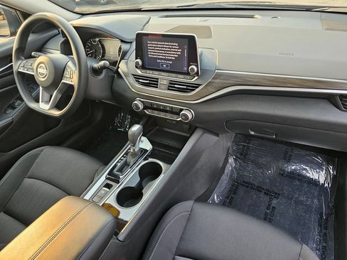 Used 2024 Nissan Altima 2.5 SV AWD/4WD image 18