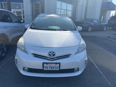 Used 2014 Toyota Prius V Five image 2