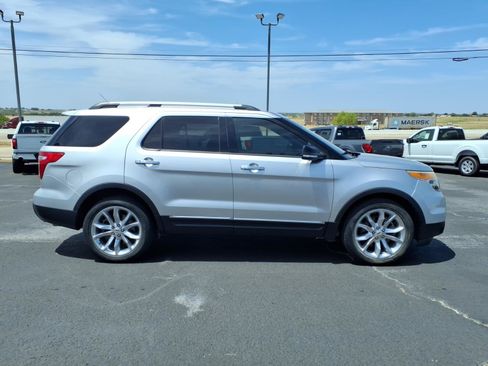 Used 2013 Ford Explorer XLT FWD image 4