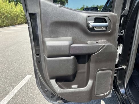 Used 2020 Chevrolet Silverado 1500 Custom w/ Custom Value Package AWD/4WD image 9