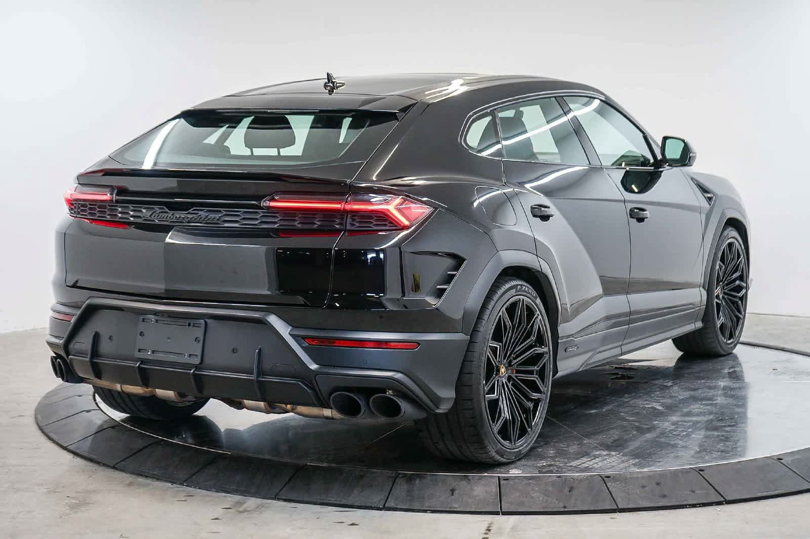 Used 2025 Lamborghini Urus SE AWD/4WD image 9