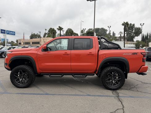 Used 2025 Nissan Frontier PRO-4X w/ Pro Convenience Package image 4