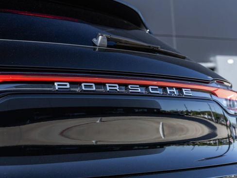 Certified 2026 Porsche Macan AWD/4WD image 16