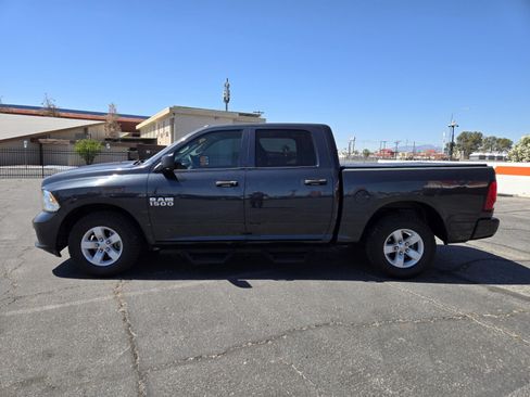 Used 2018 RAM 1500 Express RWD image 2