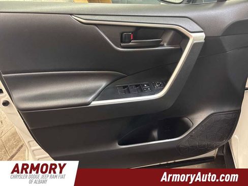 Used 2022 Toyota RAV4 LE image 7