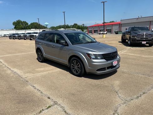 Used 2018 Dodge Journey SE w/ Blacktop Package FWD image 7