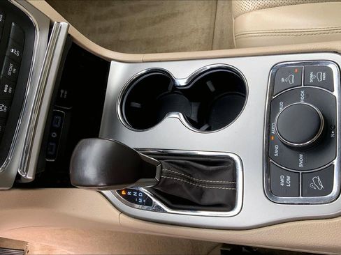 Used 2018 Jeep Grand Cherokee Overland AWD/4WD image 18