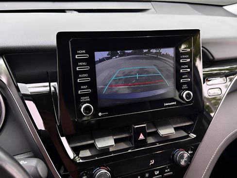 Used 2024 Toyota Camry SE FWD image 11