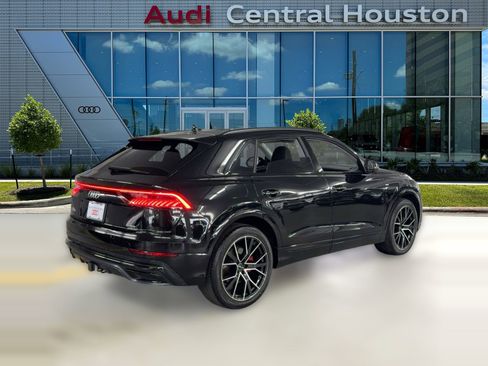 Used 2023 Audi Q8 Prestige w/ Prestige Package image 9