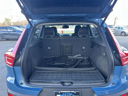 Certified 2024 Volvo XC40 B5 Plus w/ Protection Package Premier image 27