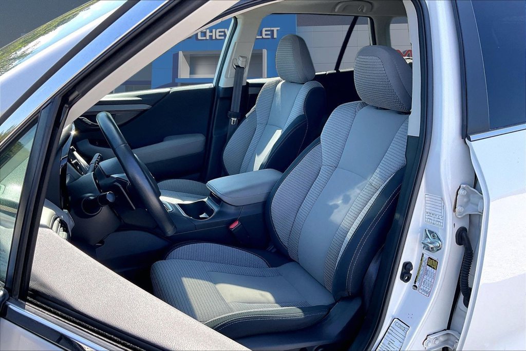 Used 2025 Subaru Outback Premium AWD/4WD image 24