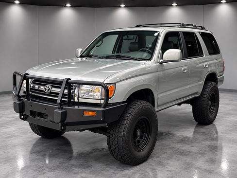 Used 2000 Toyota 4Runner SR5 AWD/4WD image 2