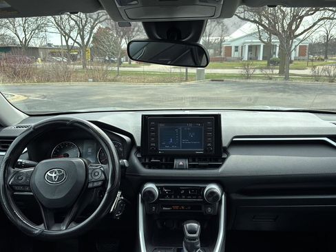 Used 2021 Toyota RAV4 LE image 17