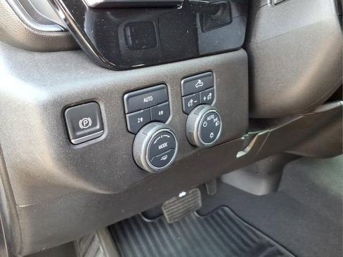 Used 2022 Chevrolet Silverado 1500 LT AWD/4WD image 11