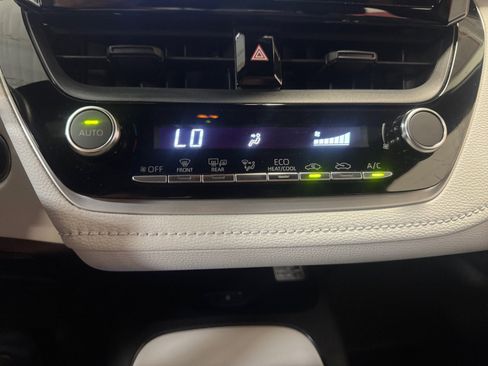 Used 2024 Toyota Corolla SE w/ SE Package image 12