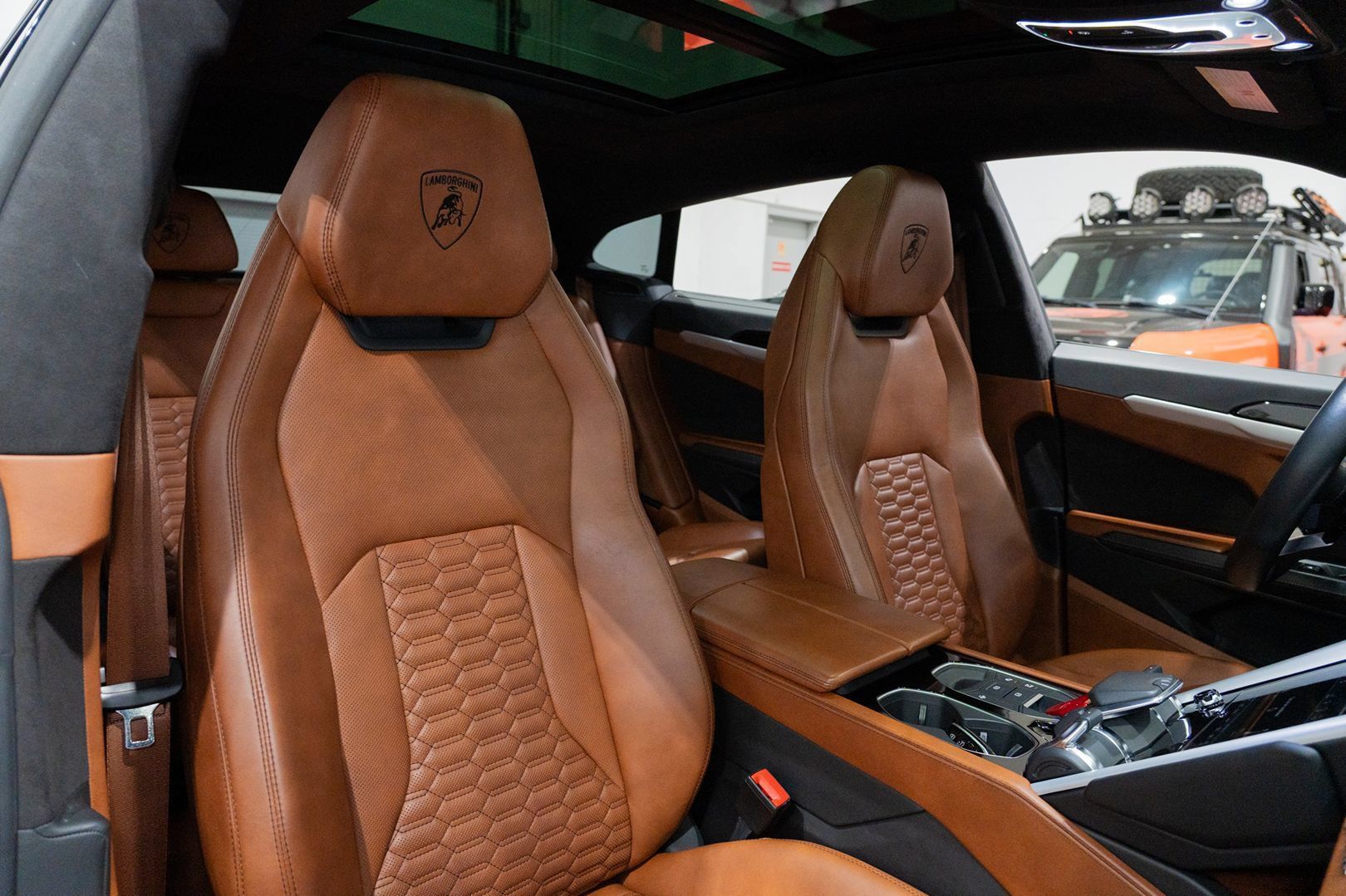 Used 2021 Lamborghini Urus AWD/4WD image 52