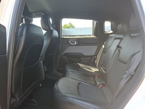 Used 2024 Jeep Compass Latitude AWD/4WD image 11
