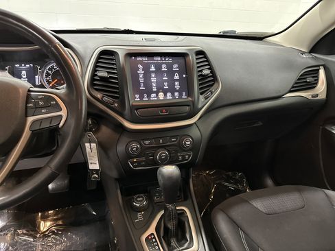 Used 2015 Jeep Cherokee Latitude w/ Cold Weather Group image 30