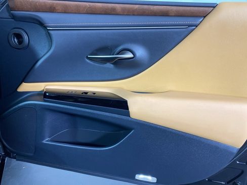 Certified 2022 Lexus ES 350 w/ Premium Package image 31