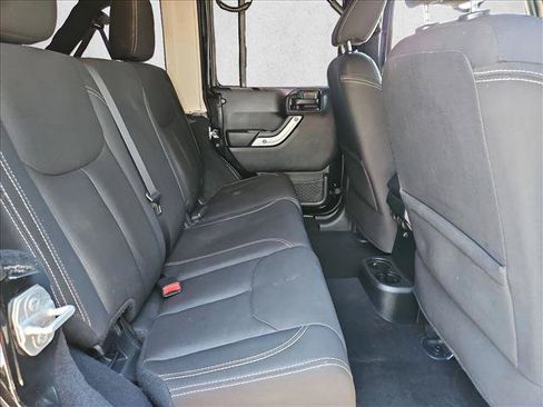 Used 2017 Jeep Wrangler Unlimited Sahara AWD/4WD image 15