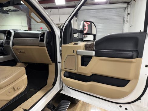 Used 2018 Ford F250 Lariat w/ Lariat Ultimate Package AWD/4WD image 19