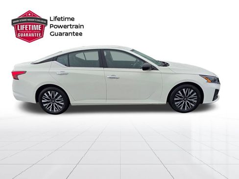 Certified 2025 Nissan Altima 2.5 SV FWD image 6