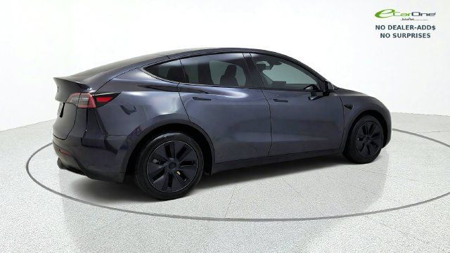 Used 2025 Tesla Model Y Long Range RWD image 9