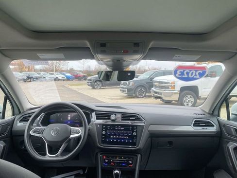 Used 2023 Volkswagen Tiguan SE w/ Panoramic Sunroof Package image 19