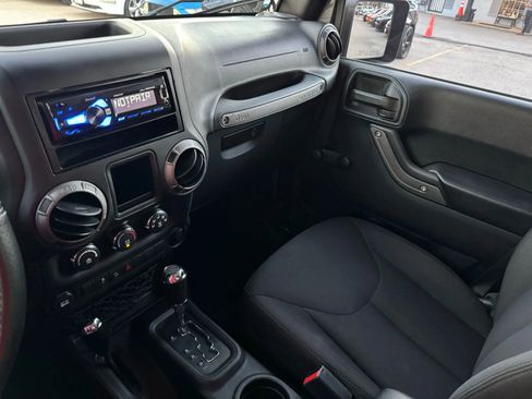 Used 2017 Jeep Wrangler Unlimited Sport w/ Connectivity Group image 38