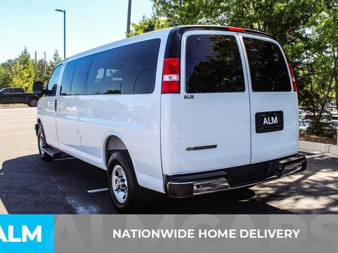 Used 2025 Chevrolet Express 3500 LT w/ LT Preferred Equipment Group RWD image 4