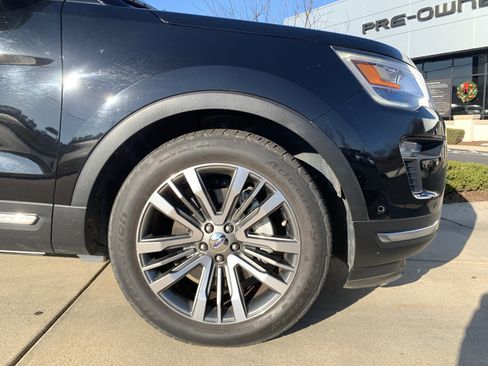 Used 2018 Ford Explorer Platinum image 13