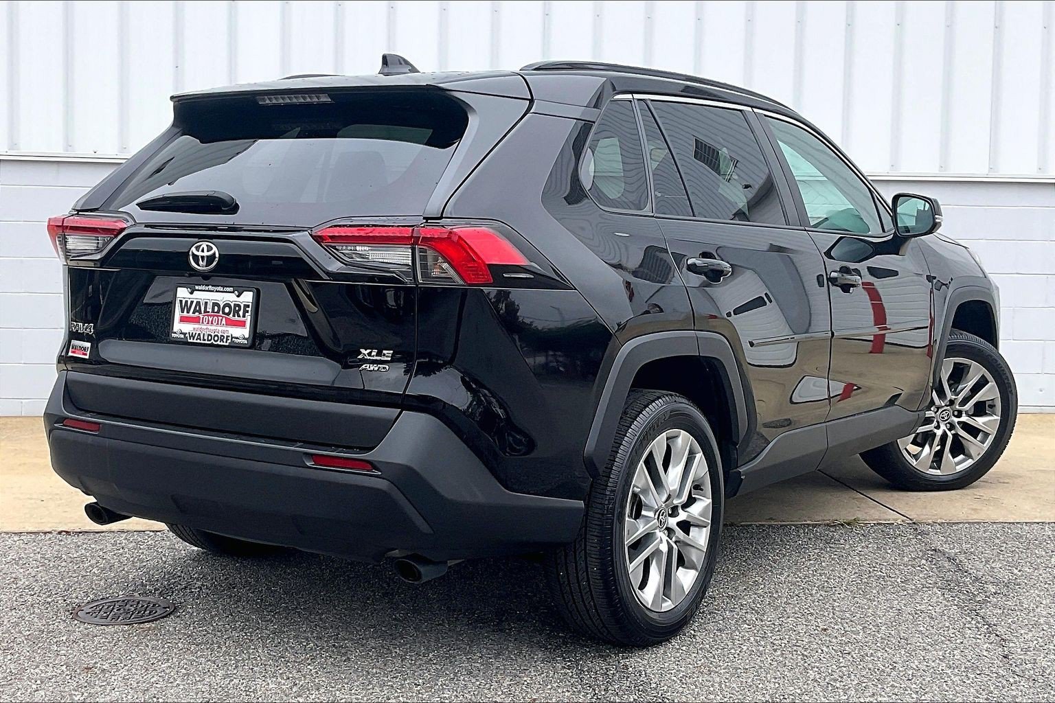 Used 2024 Toyota RAV4 XLE Premium w/ Weather Package AWD/4WD image 17