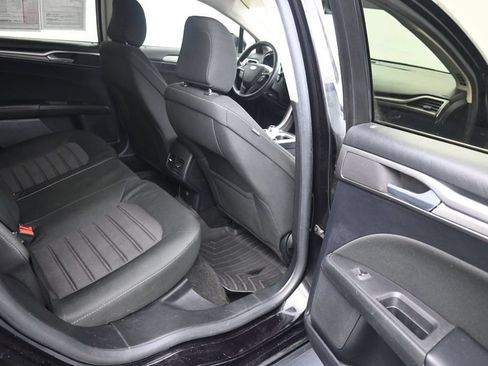 Used 2020 Ford Fusion SE FWD image 12