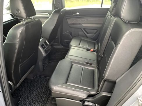 Used 2021 Volkswagen Atlas Cross Sport SE image 19