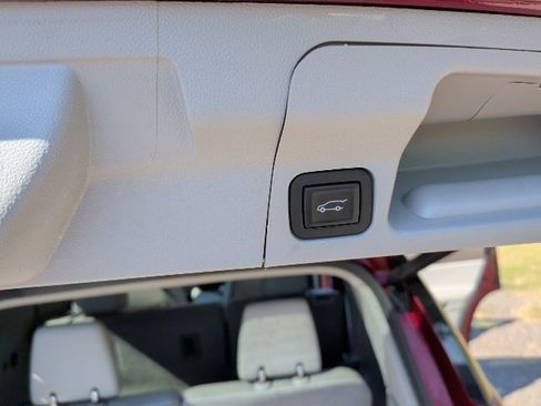 Certified 2023 GMC Acadia SLT image 12