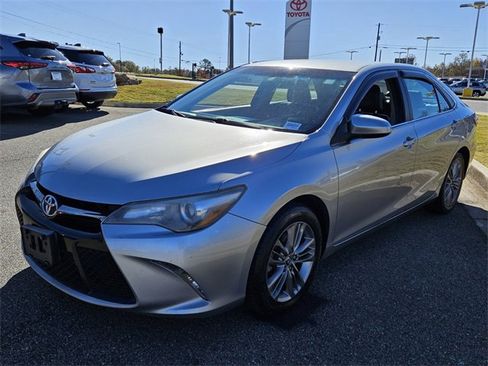 Used 2015 Toyota Camry LE image 3