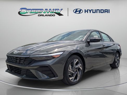 Used 2025 Hyundai Elantra Sport FWD image 4