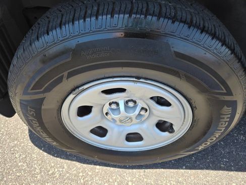 Used 2015 Nissan Frontier S RWD image 26
