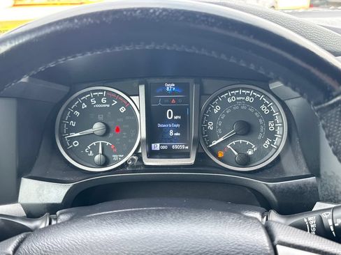 Certified 2023 Toyota Tacoma TRD Off-Road w/ Technology Package AWD/4WD image 29