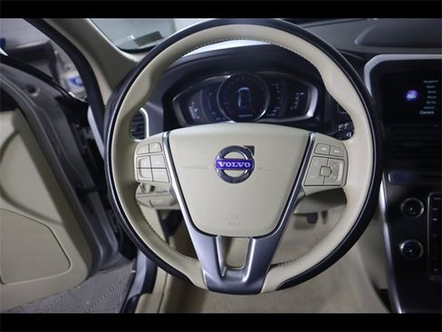 Used 2015 Volvo XC60 T5 Platinum image 22