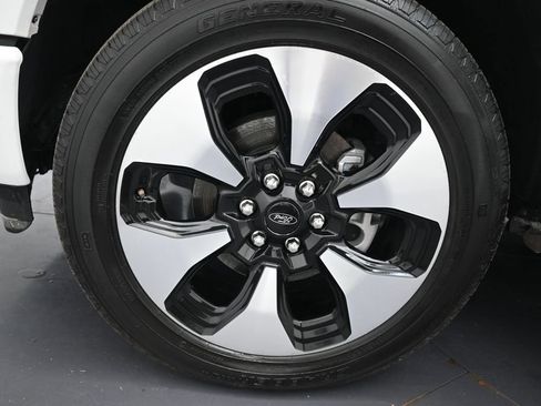 Used 2023 Ford F150 Lightning Platinum AWD/4WD image 30