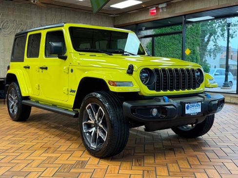 Used 2024 Jeep Wrangler Unlimited w/ Convenience Group AWD/4WD image 9