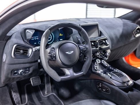 Used 2020 Aston Martin V8 Vantage Coupe image 36