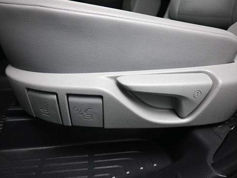 Used 2023 Toyota Highlander XLE FWD image 36