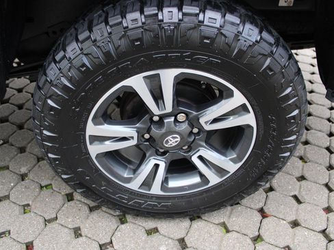 Used 2019 Toyota Tacoma image 12