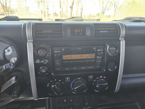 Used 2007 Toyota FJ Cruiser 4WD image 16