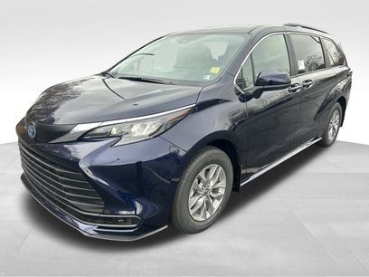New 2025 Toyota Sienna LE